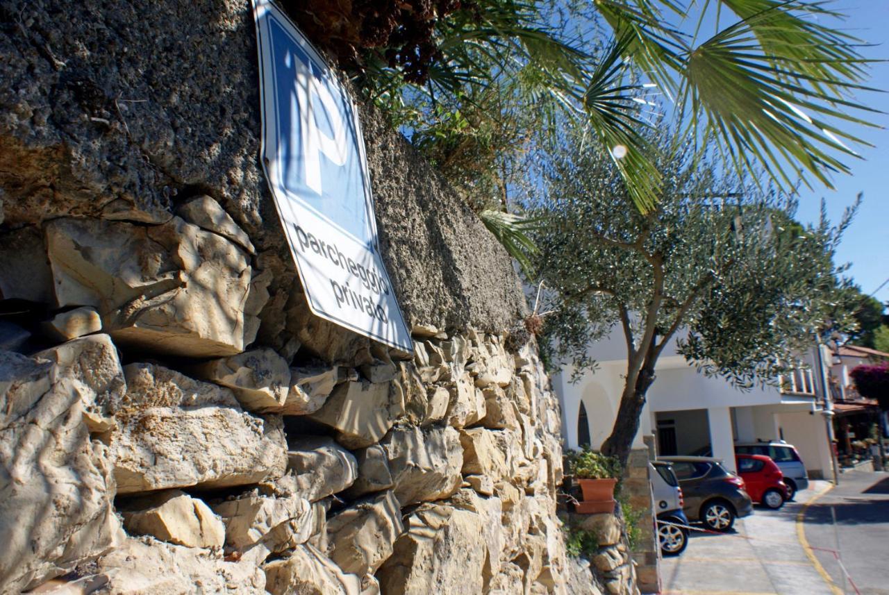 Albergo La Pineta Marina dʼMarina dʼAndora Exterior foto
