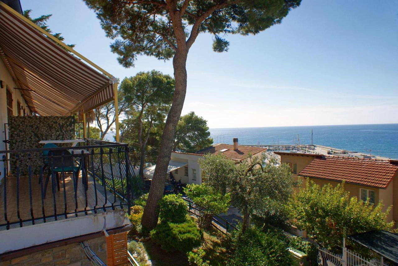 Albergo La Pineta Marina dʼMarina dʼAndora Exterior foto