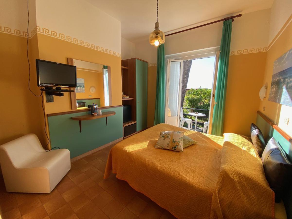 Albergo La Pineta Marina dʼMarina dʼAndora Exterior foto